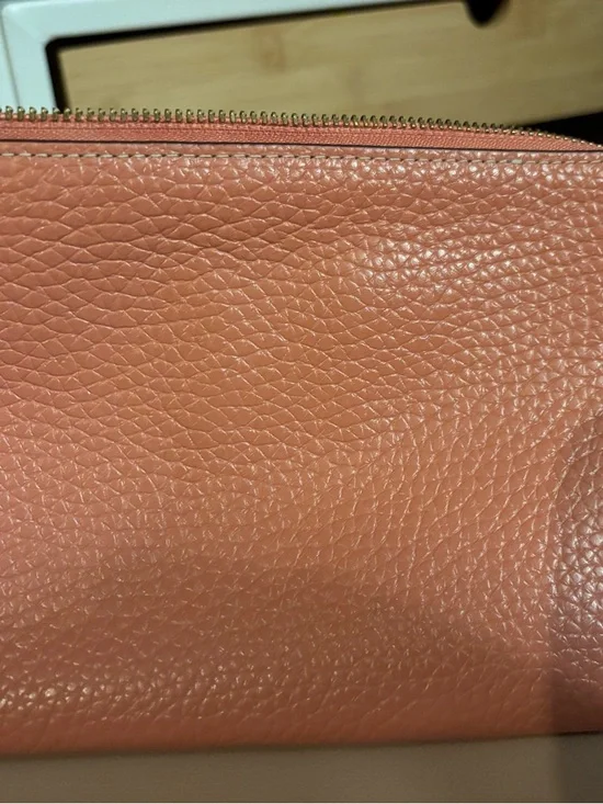 Disney X Coach Daisy Duck Small Wristlet in Regenerative Glovetanned Leather - Picture 3 of 4